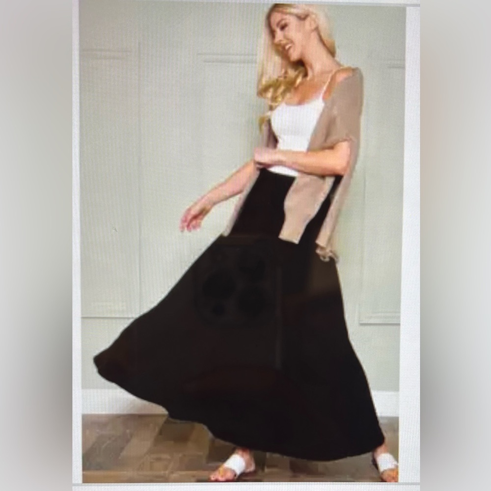 Solid Maxi Skirt with Pockets - Black